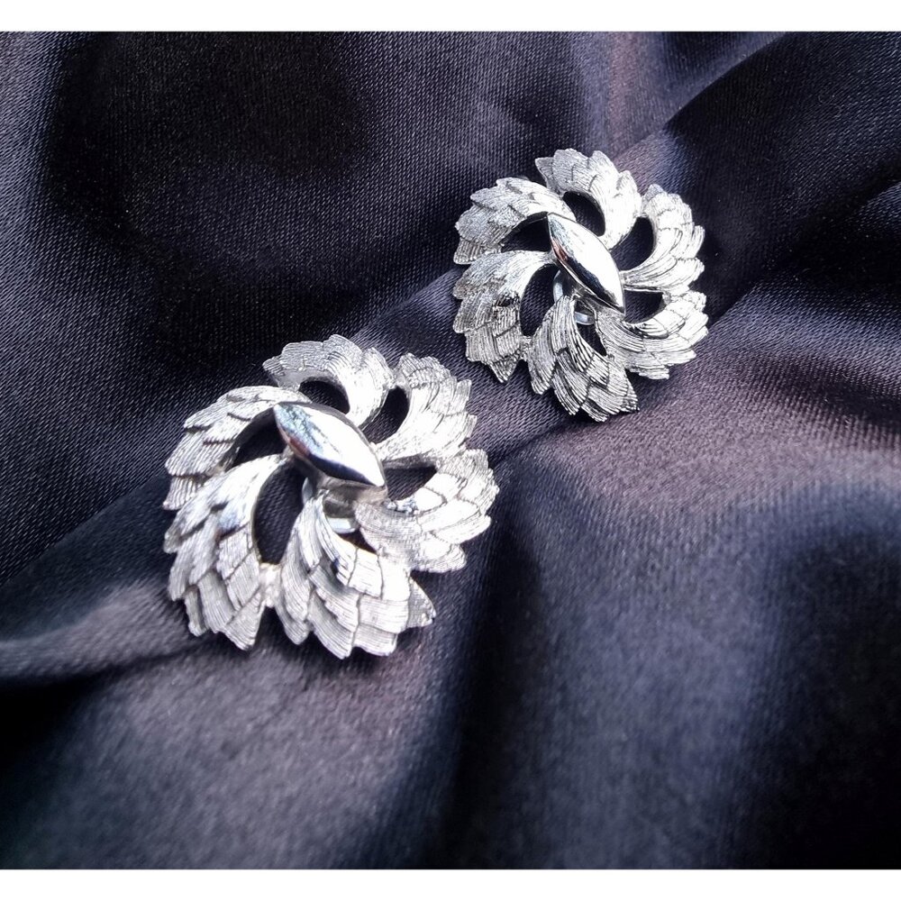 Vintage CORO Signed Flower Silver Toned Patern Clip On Earrings